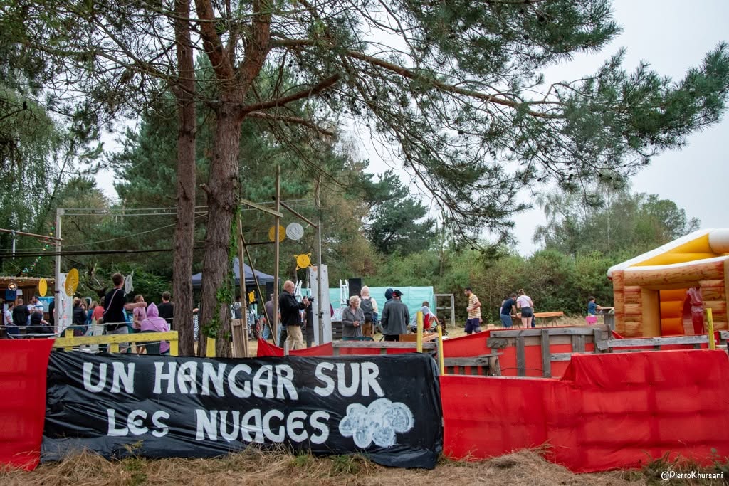 L’entrée du Hangar sur les Nuages pendant le Goûter Électronique 5